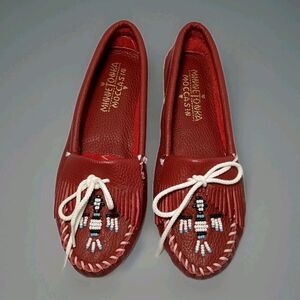 Minnetonka Womens Size 8.5 Classic Beaded Thunderbird Leather Moccasins Red NWOB